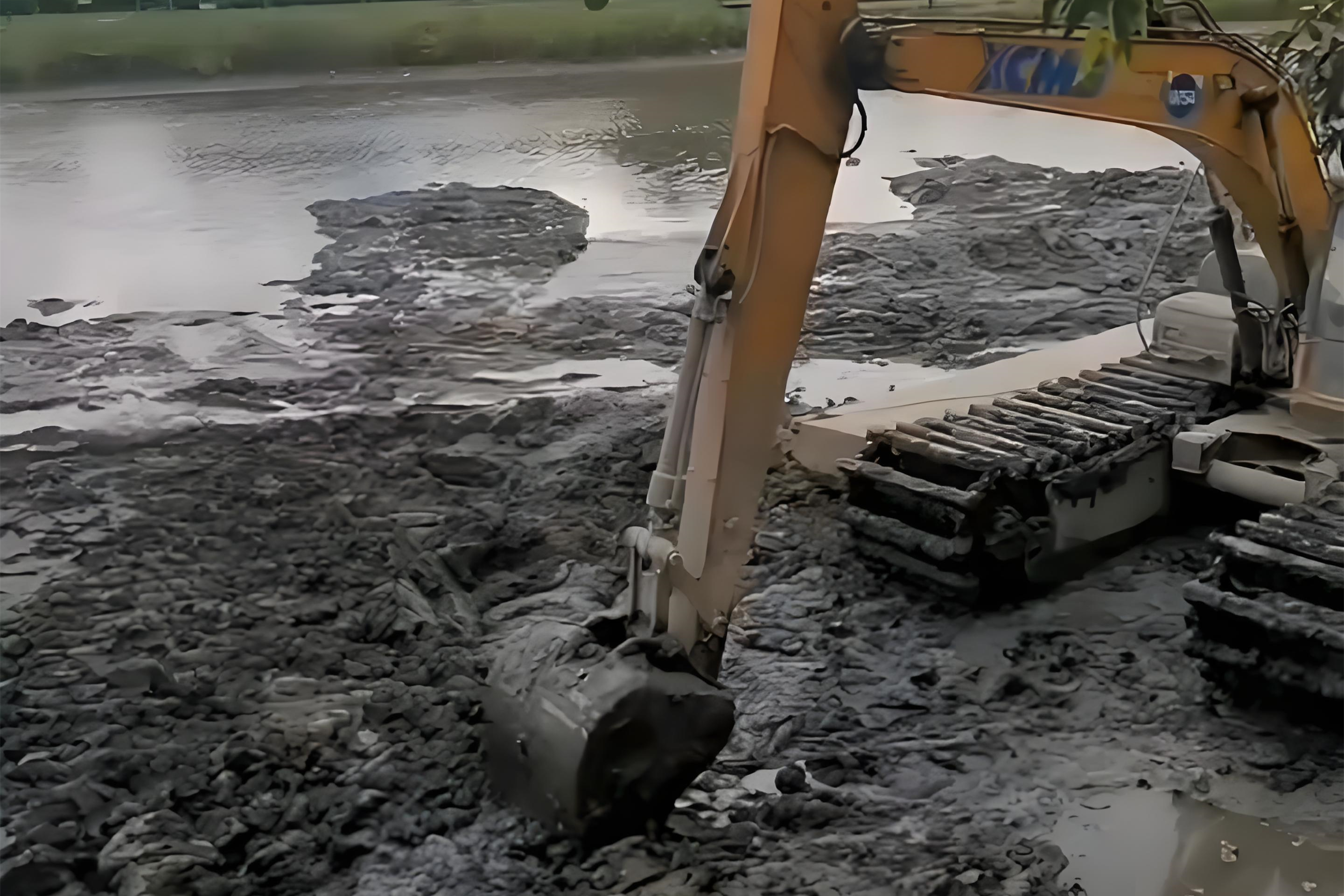 江西水挖清淤團隊泓樺錦嘉-水上挖機清淤要避開汛期嗎?