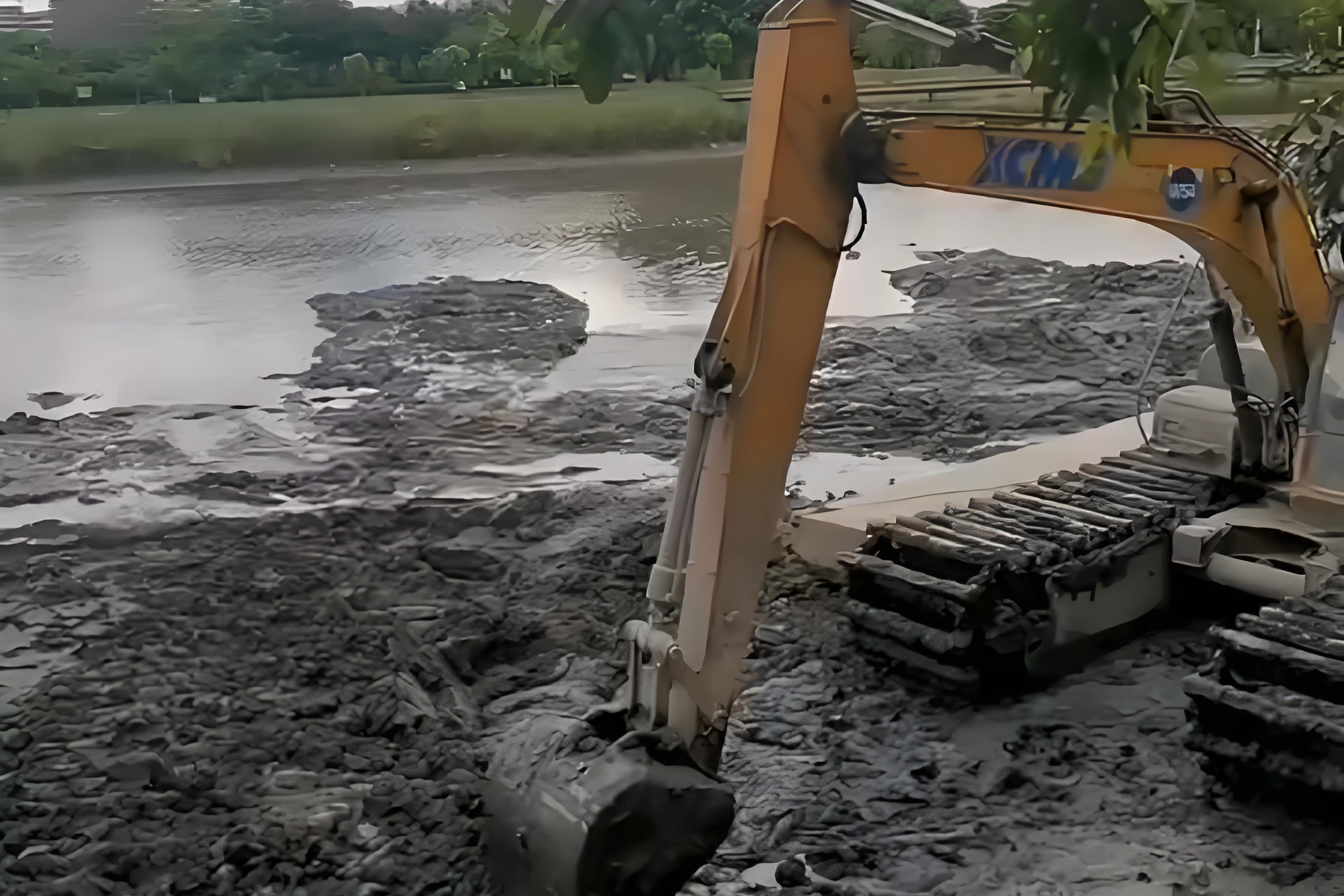 廣東東莞挖機清淤施工隊-水塘清淤需要請專業(yè)隊伍嗎?