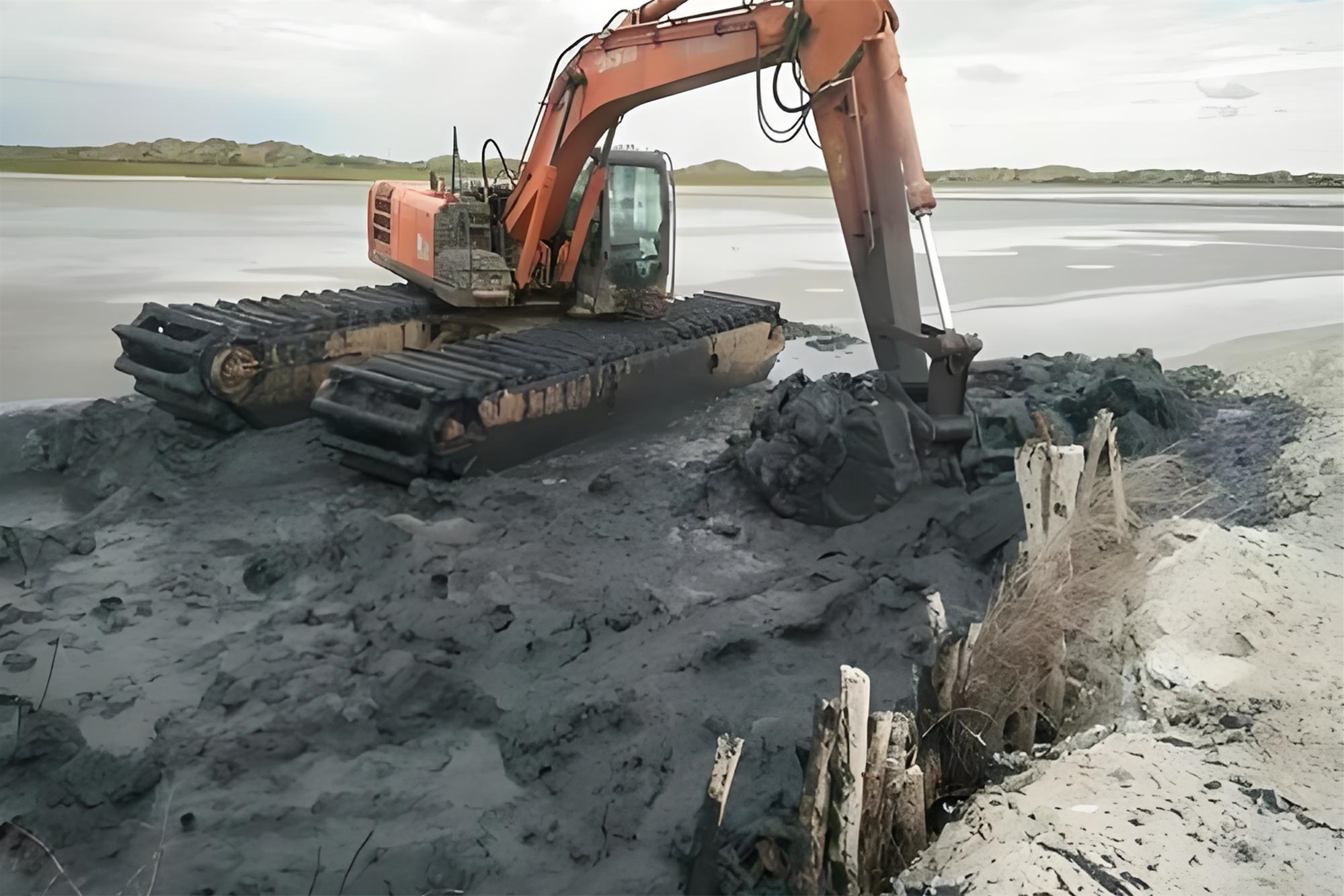 北京昌平區(qū)水上挖機清淤隊-挖機清淤效率受哪些因素影響?