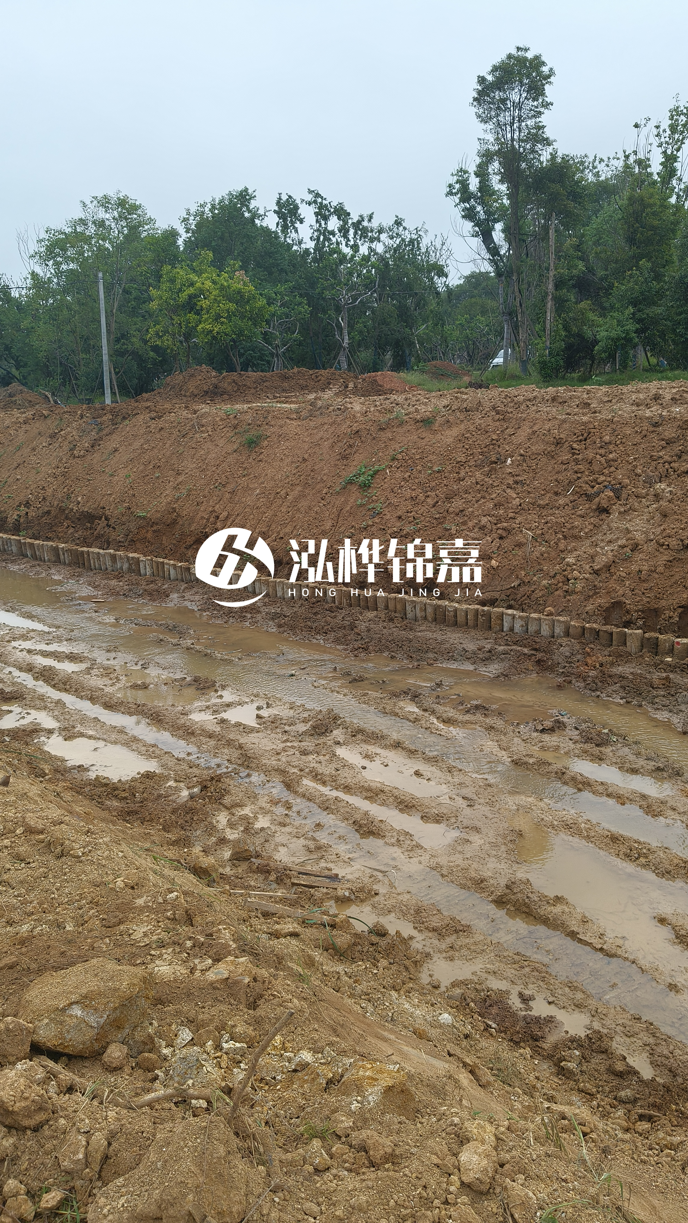 水泥仿木樁施工隊(duì)泓樺錦嘉-4米水泥樁打樁多少錢一根?